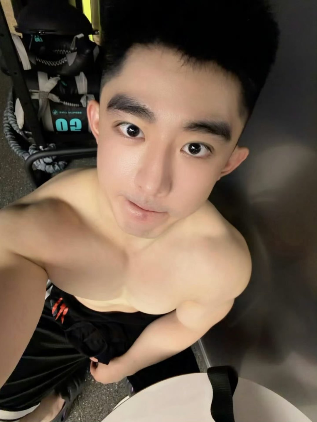 思慕社字母 别放大情绪，别为难自己，人生本来就是一场场拾起与放下。小狗日记