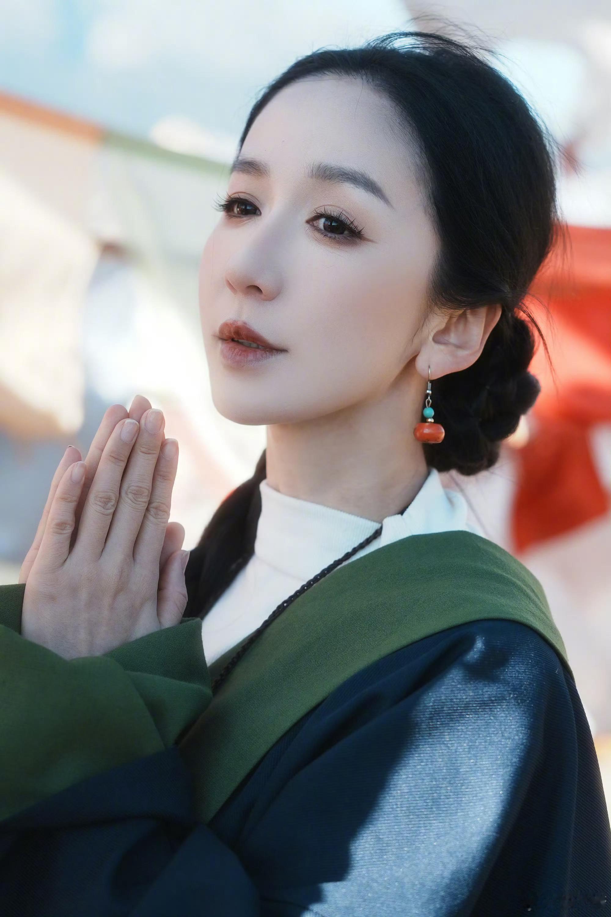 娄艺潇娄艺潇戴鸭舌帽梦回胡一菲谁懂啊！娄艺潇戴鸭舌帽这股利落劲儿，直接梦回爱情公