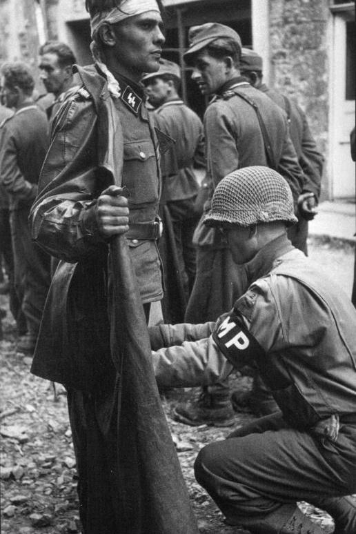 1944 年 7 月 27 日，法国圣母德叙里地区，美军第 2 装甲师宪兵中尉波