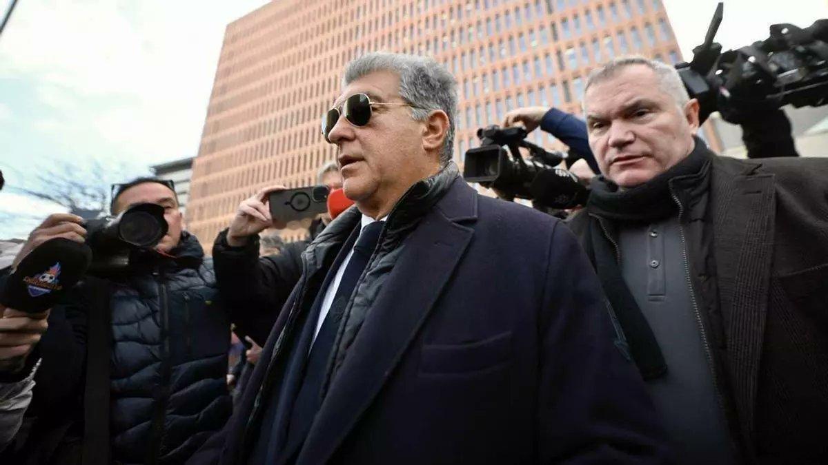 巴萨大选开始进入高潮，拉波尔塔丑闻曝光，俱乐部表示完全捏造的虚假文件。巴塞罗那的