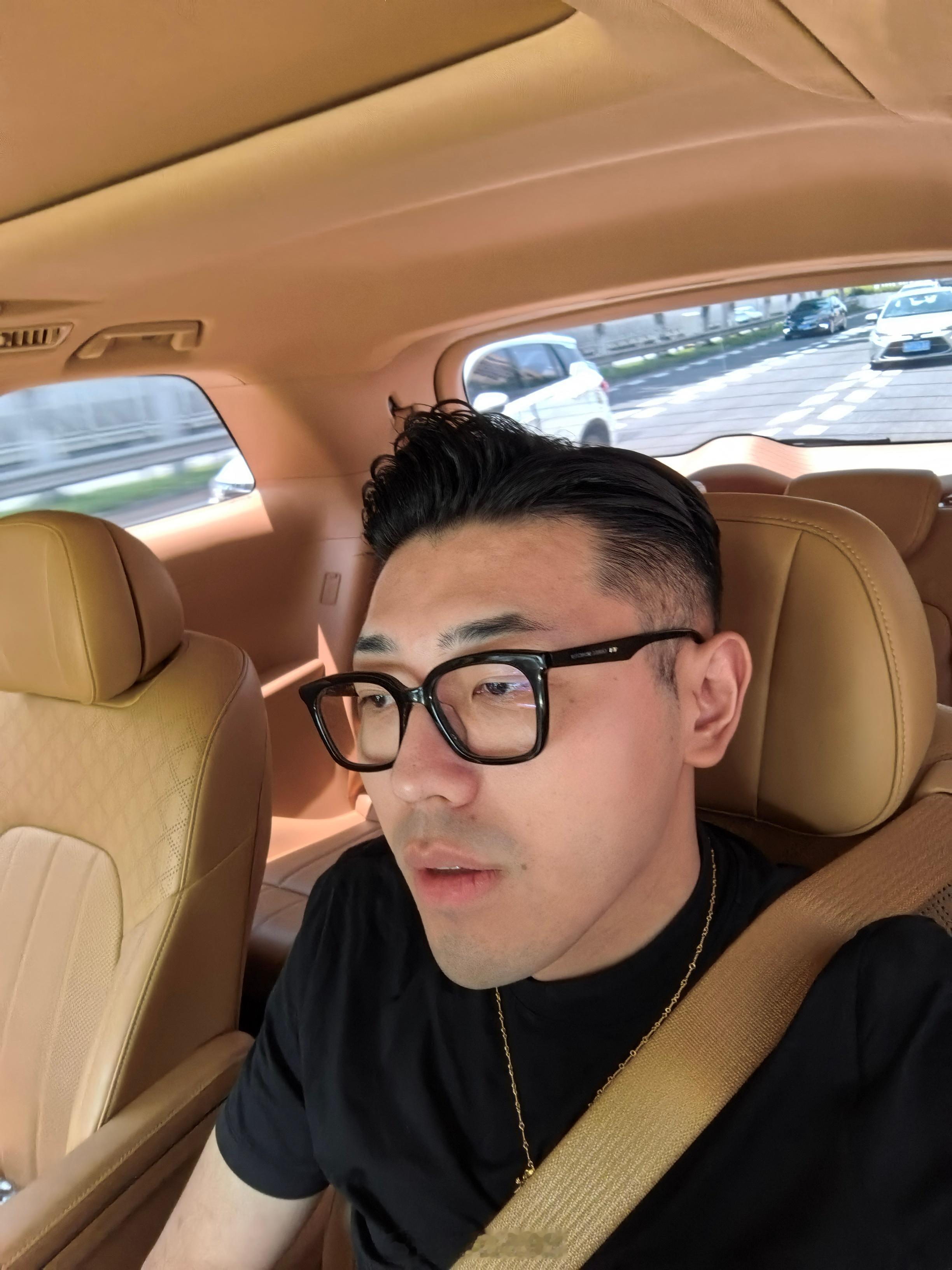 早呀，起床去拍个惬意小房子～～话说为啥广东这边的六座专车都是岚图北京那全是GL8