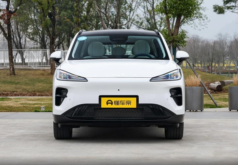 3月25日，定位大五座中型SUV的奇瑞风云T9L正式开启预售，推出4款车型，预售