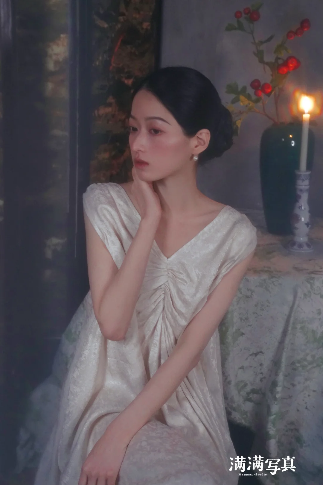 空得一日闲，揉进古画间