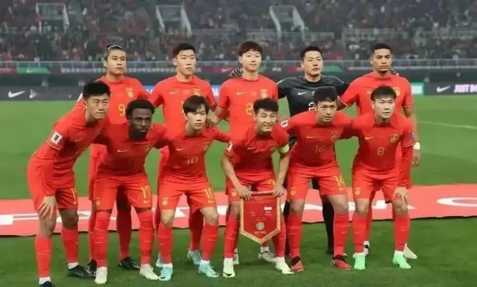 国足晋级18强，泰国3-1新加坡，国足0-1韩国队，不得不承认的5大事实：
1.