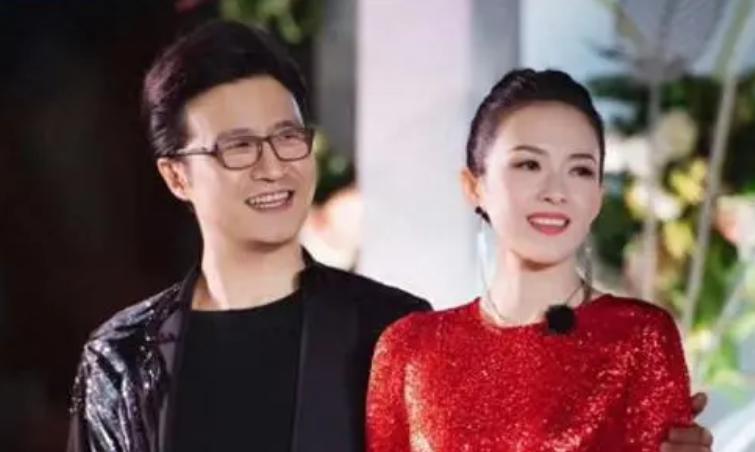 真离谱！刚离婚就被盯上，一句“我喜欢你”让章子怡再陷舆论漩涡
章子怡和汪峰的婚姻