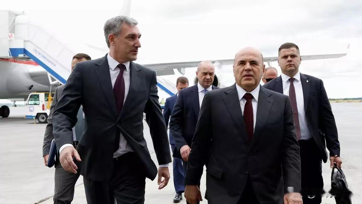 1. 莫迪妥协暂停俄油采购 中国顶住美国压力给普京送上定心丸：印度因美国压力暂停