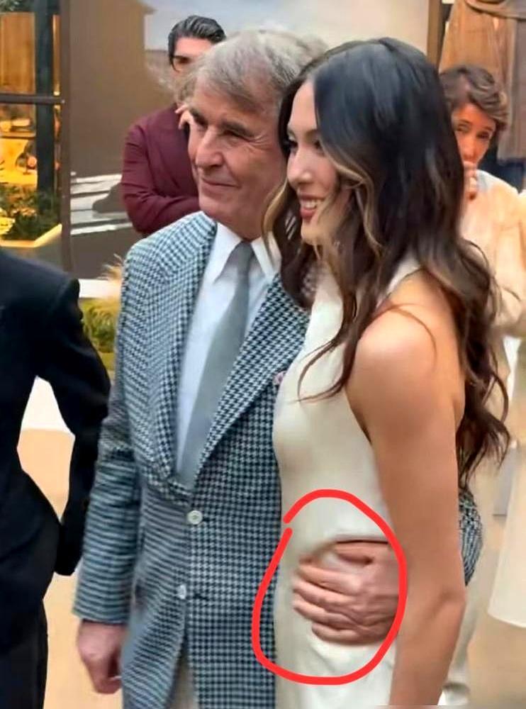 72岁老头的手掌死死贴在谷爱凌的后腰上滑动，一旁的谷燕黑着脸直接伸手去挡。你敢信