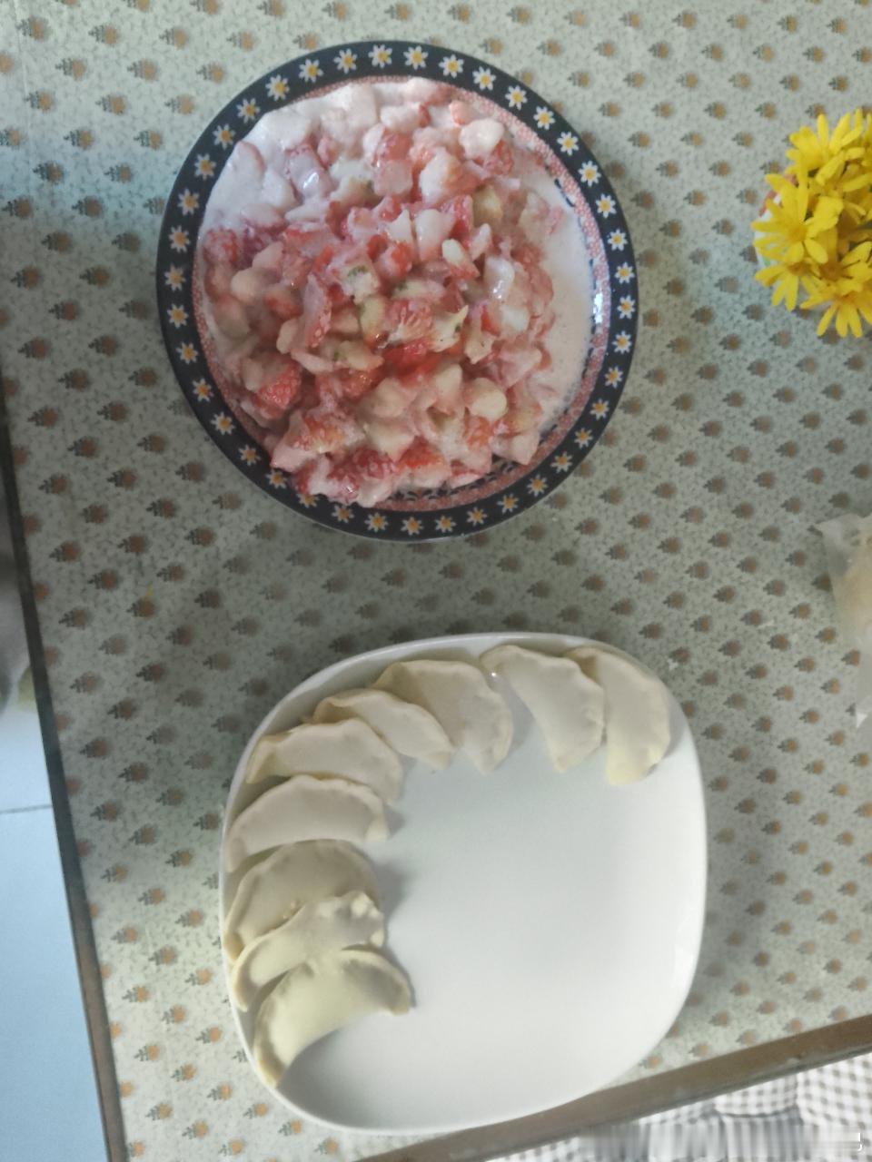 242【】第一次准备包草莓饺子 ​​​