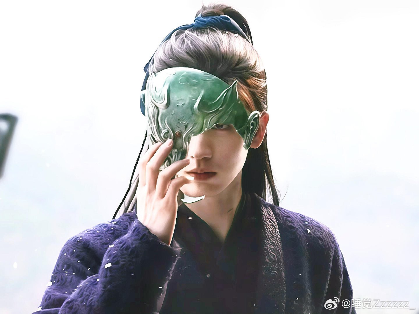 张凌赫面具之下是更美的面网剧逐玉面具碎裂一瞬惊艳至极，半遮容颜如璞玉现世，摘去伪