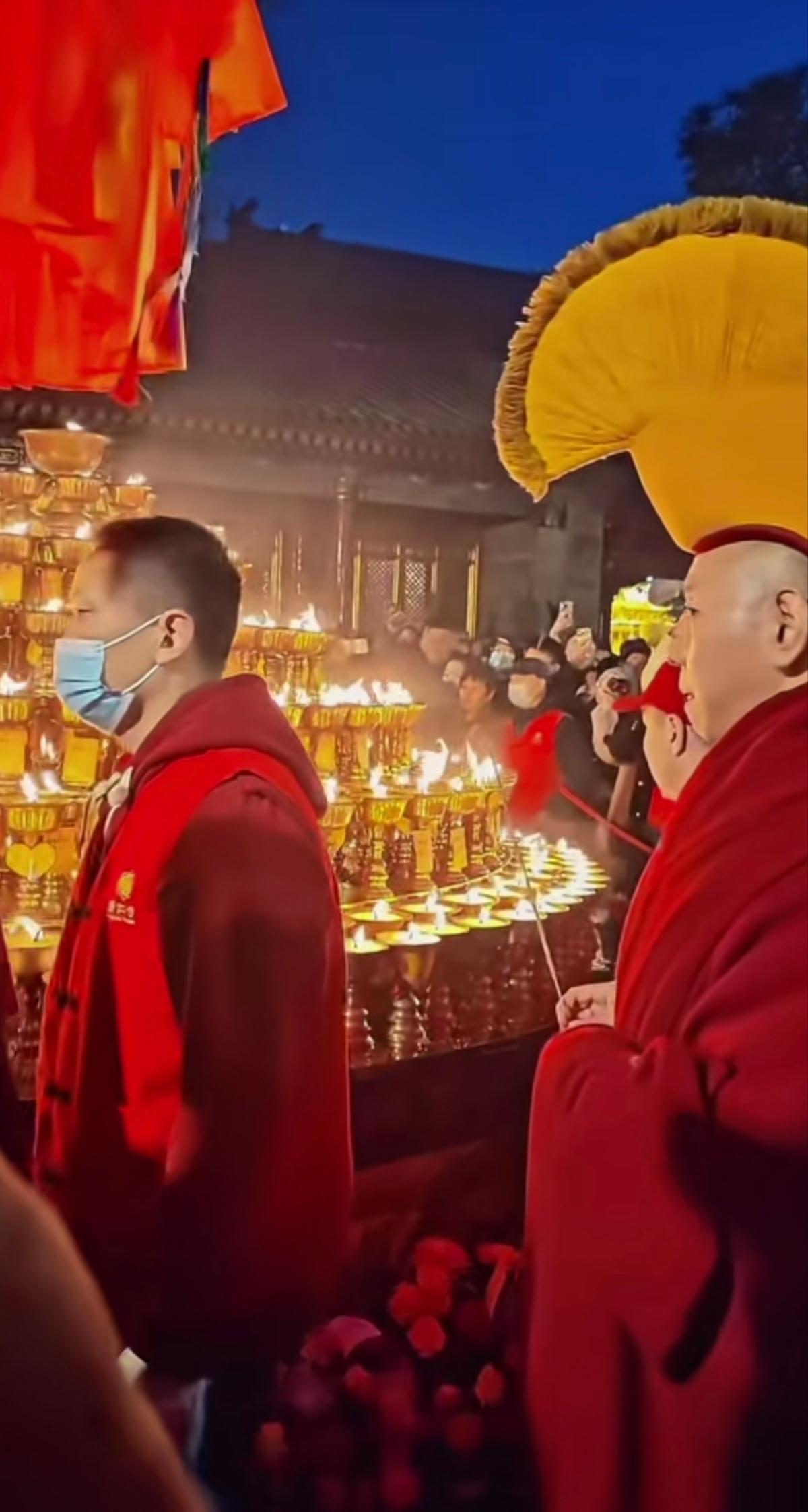 看看西安人有多爱热闹
12月14日，今天是广仁寺的燃灯节，藏传佛教的传统节日，跟