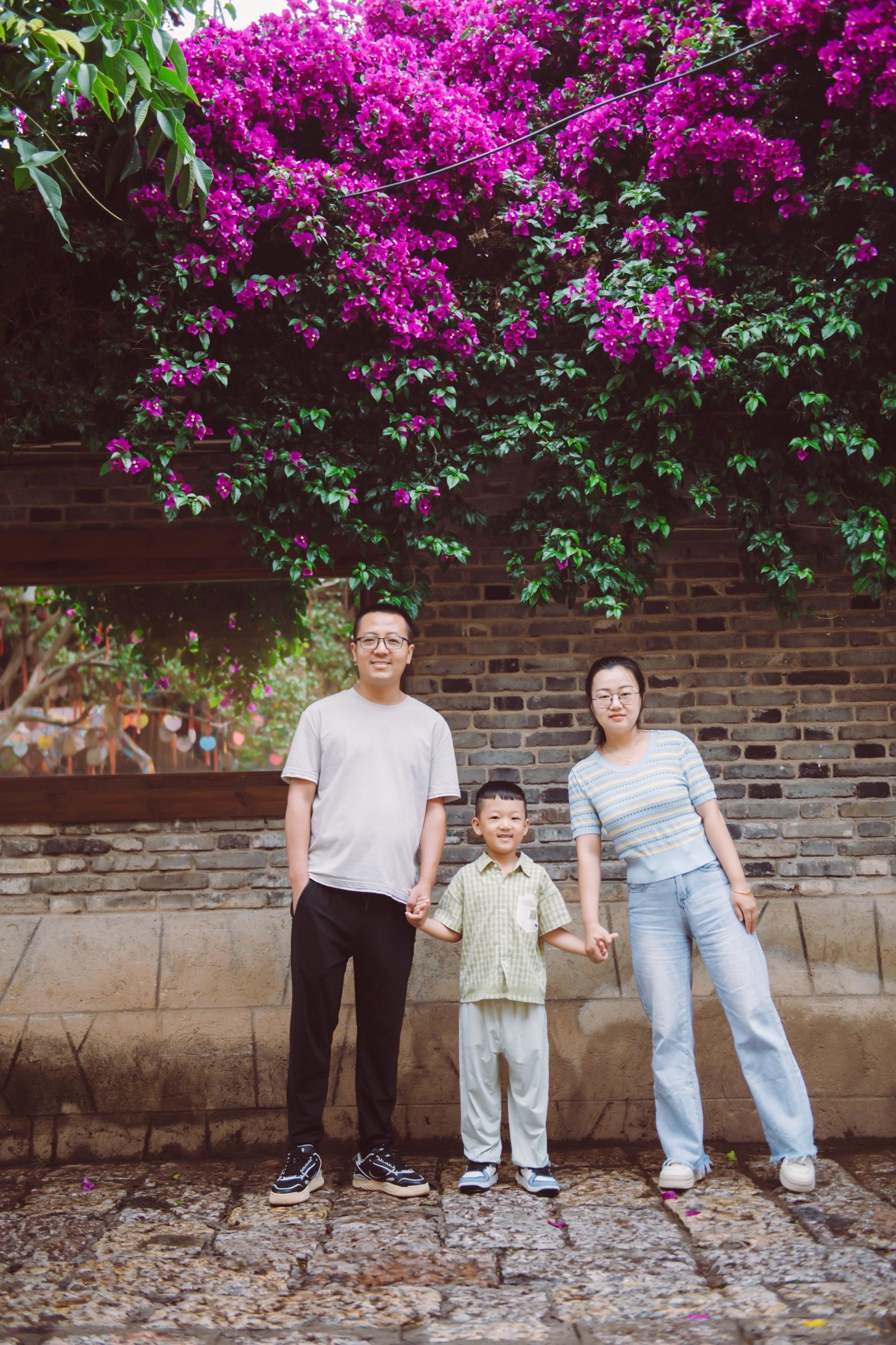 媳妇刚怀孕 想到她来云南旅游 怎么个路线比较适合 我建议玩的轻松一些 不要去玉龙