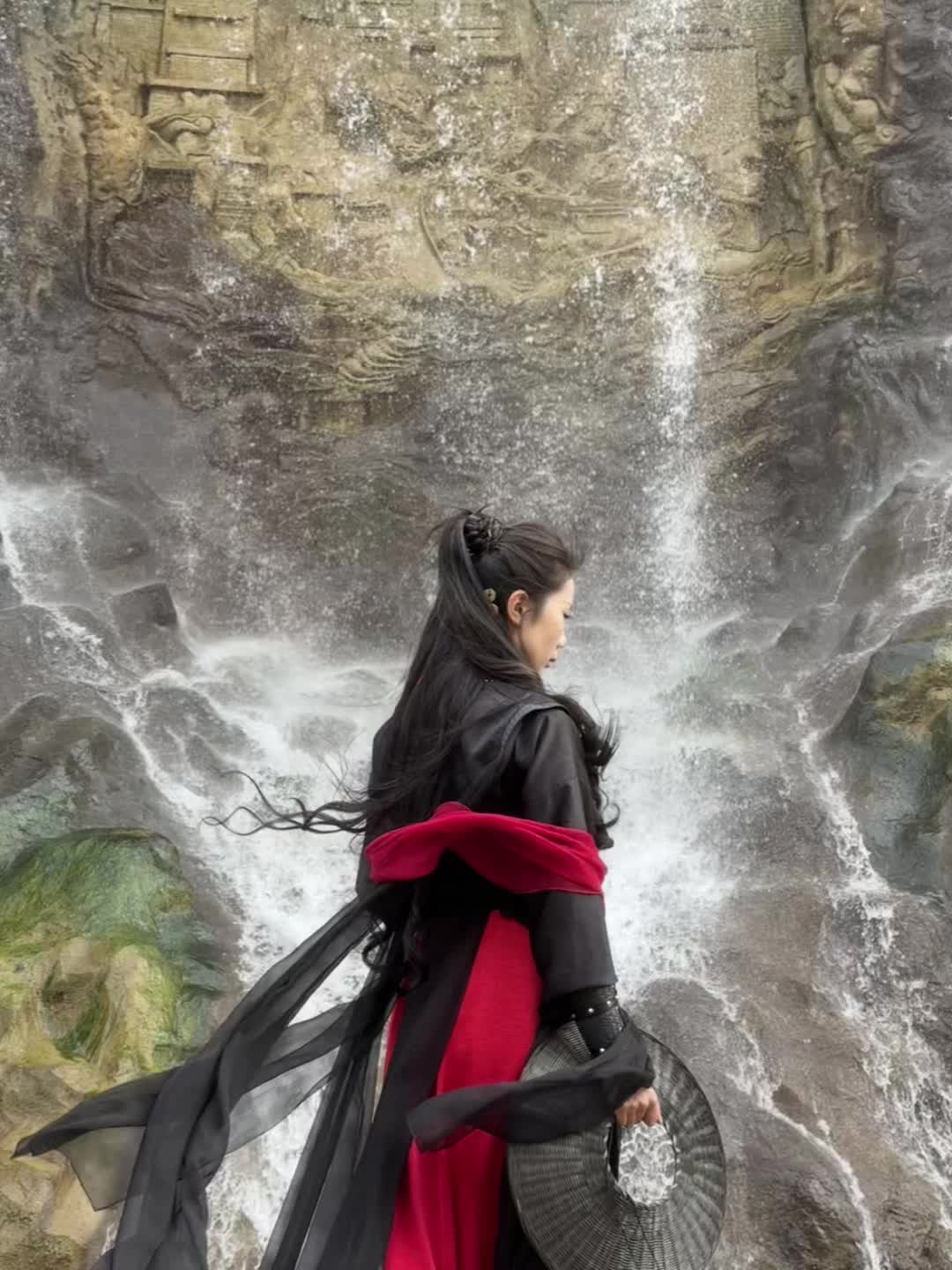 “寒雁，我做你第二个影子。”