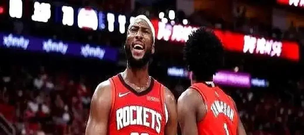 看火箭队这操作，真有点替他们着急。
 
对面鹈鹕明明已经超奢侈税线了，嘴上喊着“