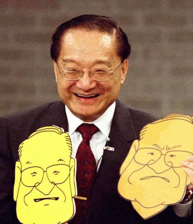 90年代时候，金庸来浙江杭州访问，向杭州市政府提出，批给他两亩地，由他建一个别墅