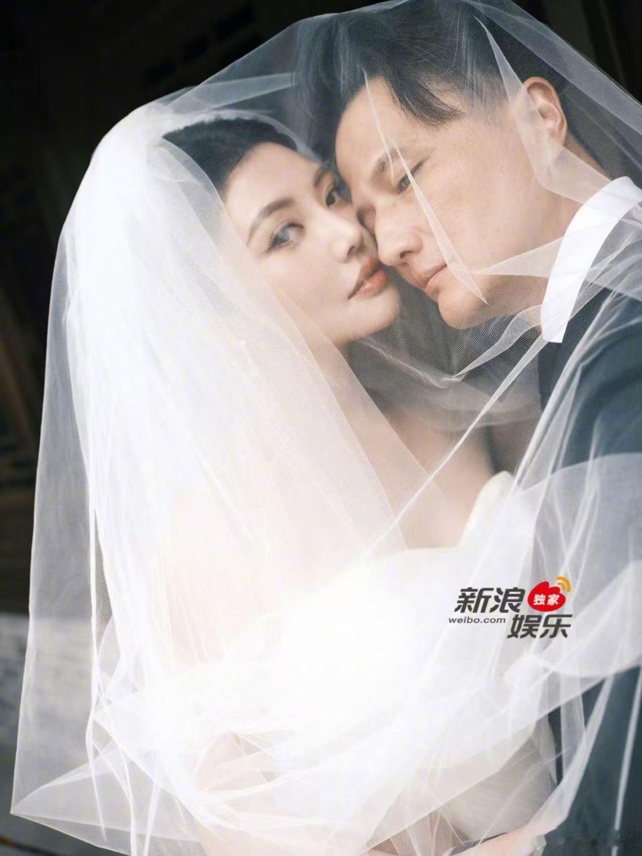 徐冬冬尹子维婚纱照首曝光 好有氛围感的婚纱照！徐冬冬尹子维婚纱照适配度绝了，简单