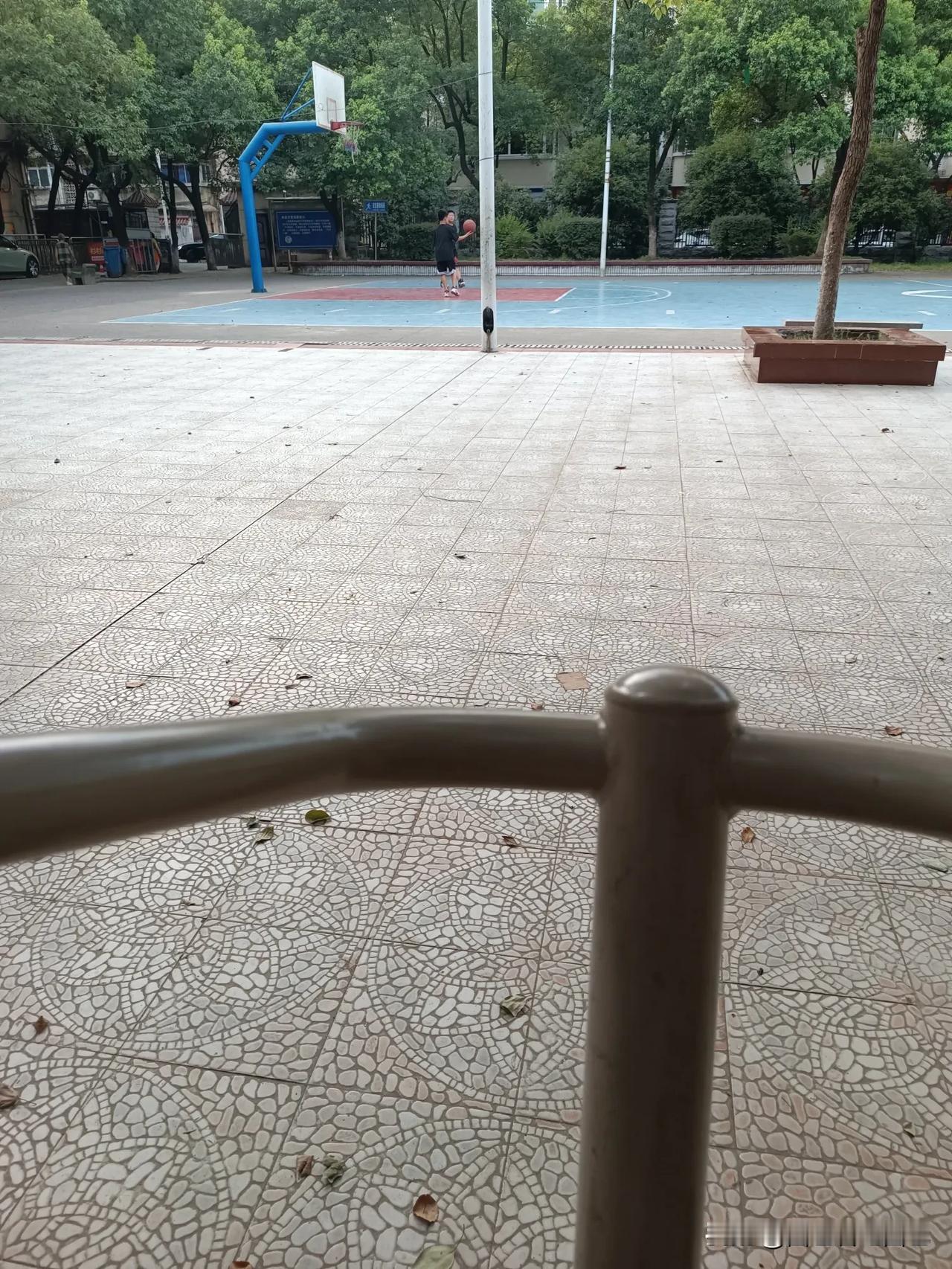 时间都去哪了，好像昨天还是在球场上流汗打球的少年，转眼就成了三十大叔[捂脸][捂