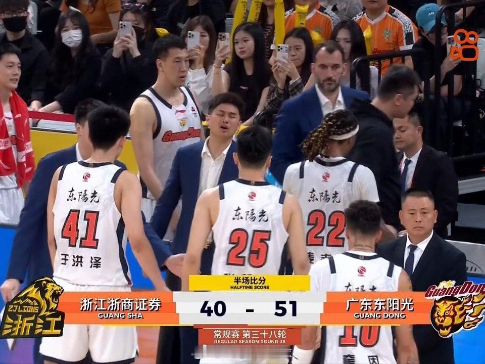 广厦男篮vs广东男篮广东队半场能带着11分的优势进入下半场，是万万没有想到的，今