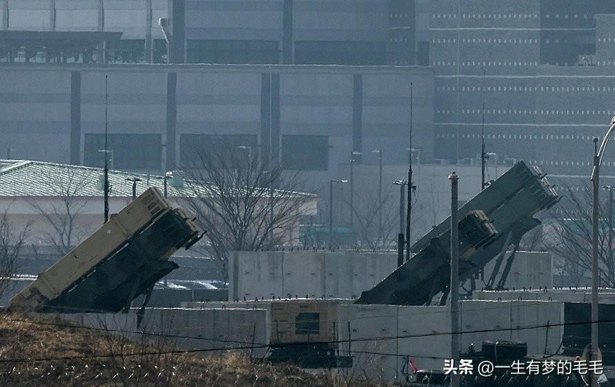 驻韩美军重型运输机接连离韩，装备疑似驰援中东。据3月8日航空追踪信息显示，韩国乌