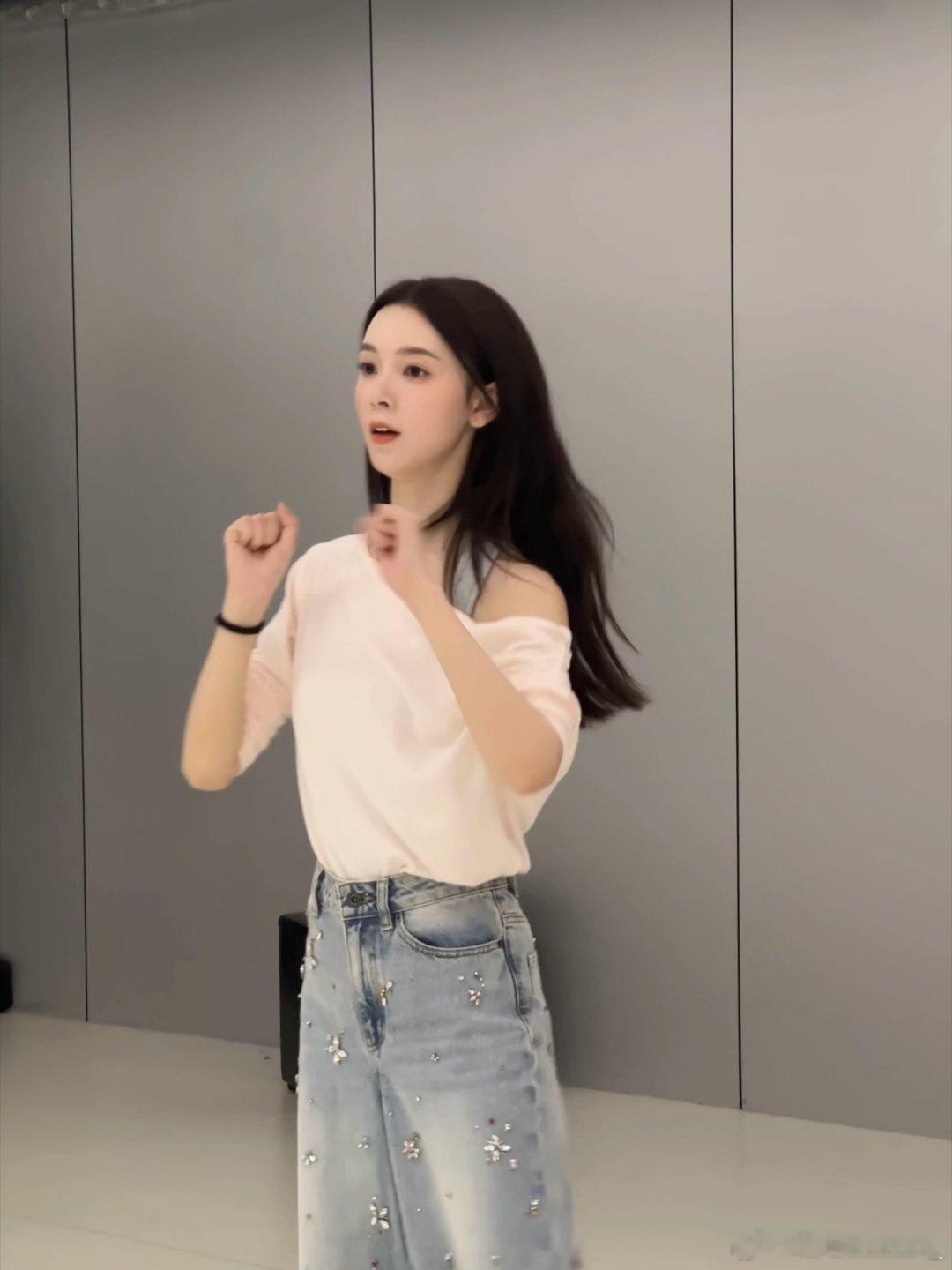 陈瑶把孤单北半球练成被肯定的北半球陈瑶随地大小练浪姐一路一步步成长蜕变，靠反复练