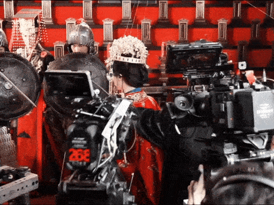 这个镜头给吴姐拍的挺美的 