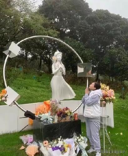 黄春梅最放心不下的人是大S，压在她心里的这块石头无法落地，大S是黄春梅身上的肉，