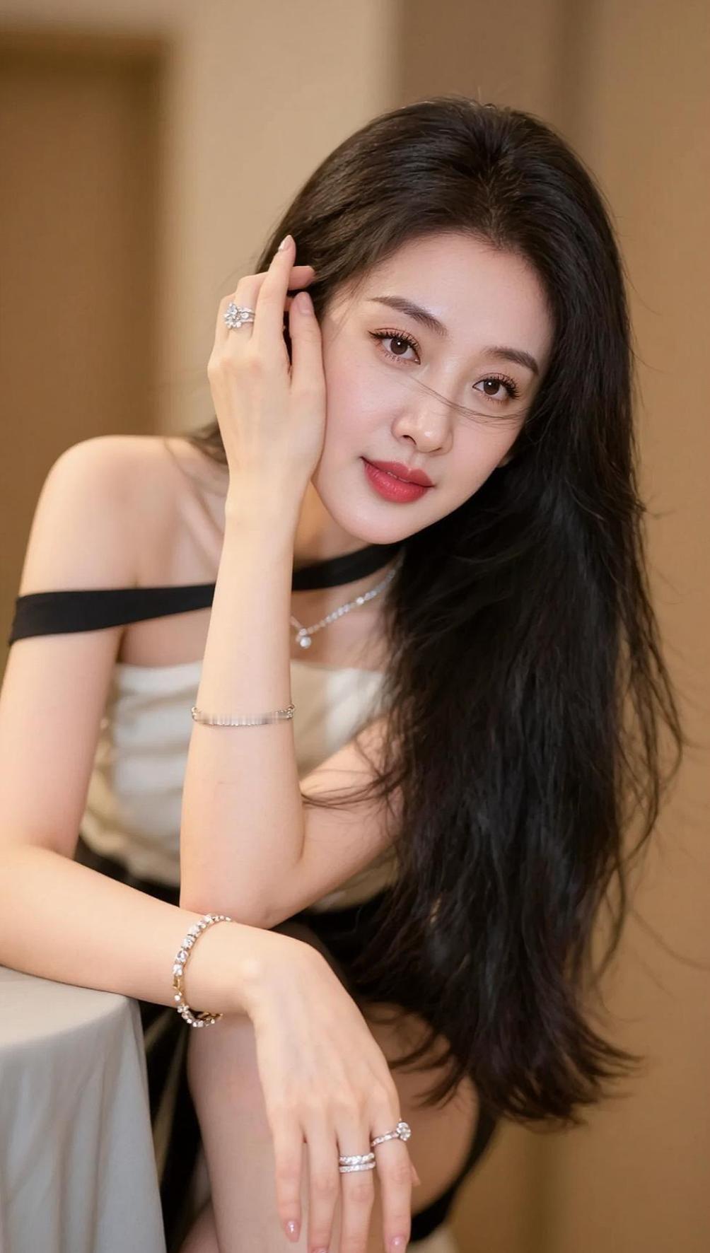 AI露肩氛围感自拍 抖音ai创作 单人随拍 贵气的长相的女人图片 特写