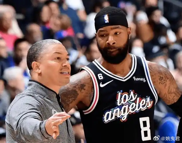 泰伦卢无球战术单薄，也不喜欢用double Drag，牛角等，偏内线打法的四号位