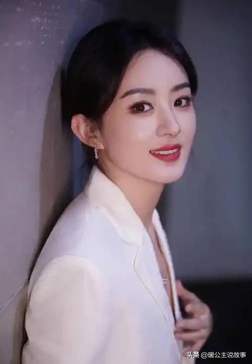 赵丽颖直播一个反应被骂上热搜：内向，在娱乐圈就是原罪？
38岁赵丽颖又被骂了。