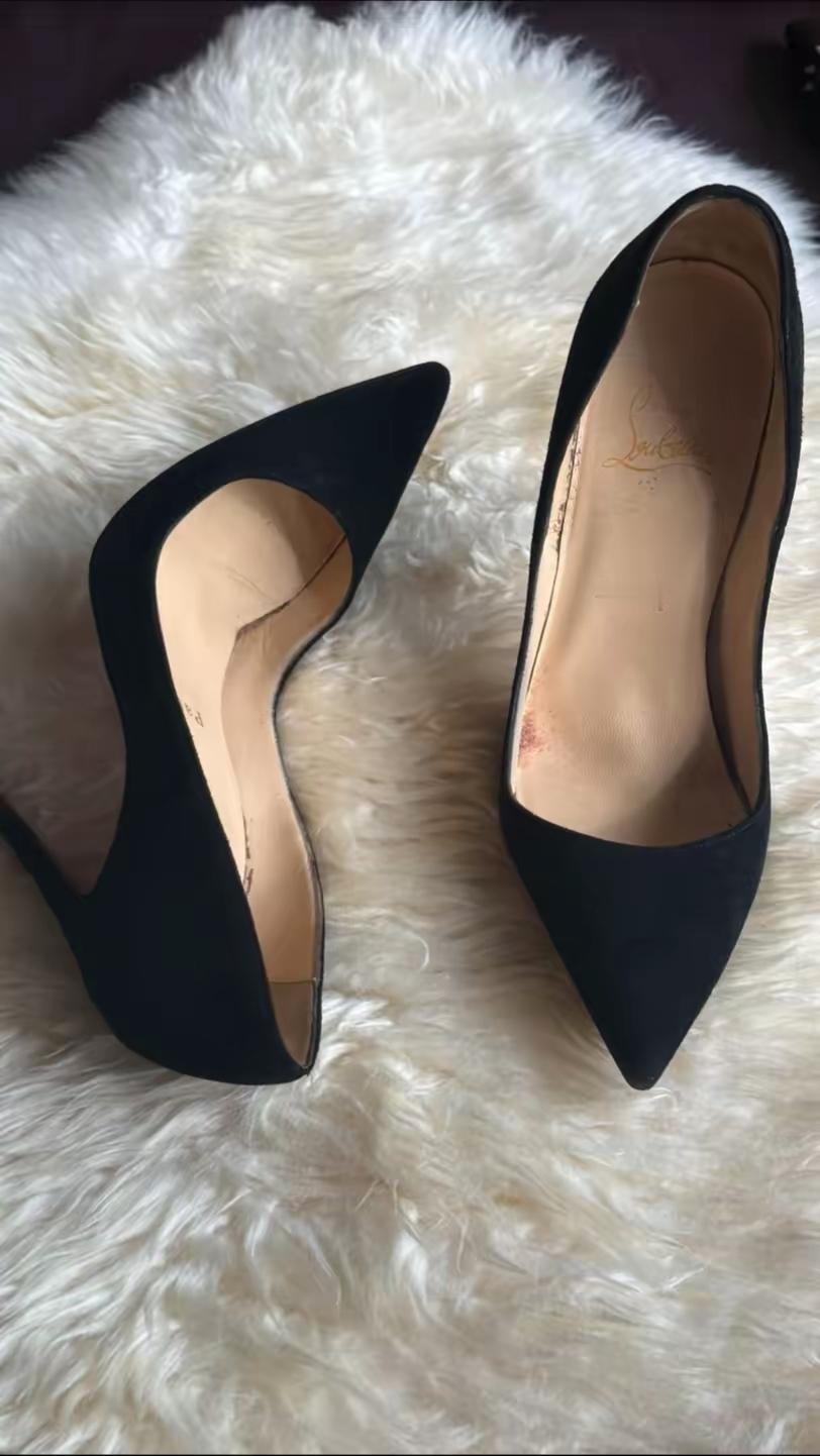 无论行至何方，总有这一抹惊艳的红，为每一步加持。👠

ChristianLou