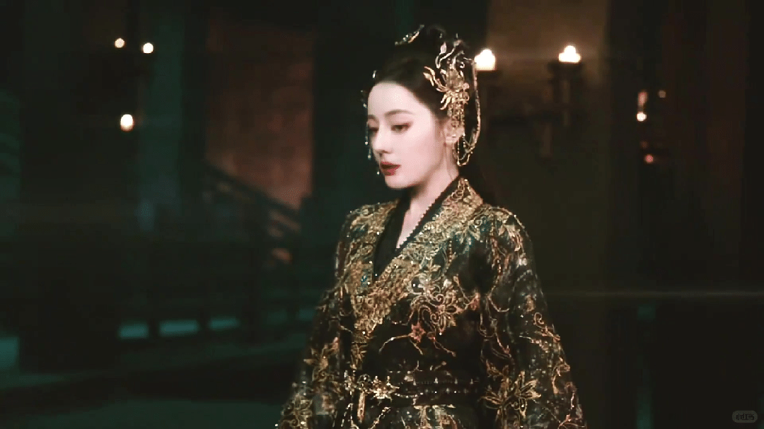 万灵之主贺思慕的威压好强迪丽热巴的演技太带感了，这才是真正的女王迪丽热巴眼窝立体