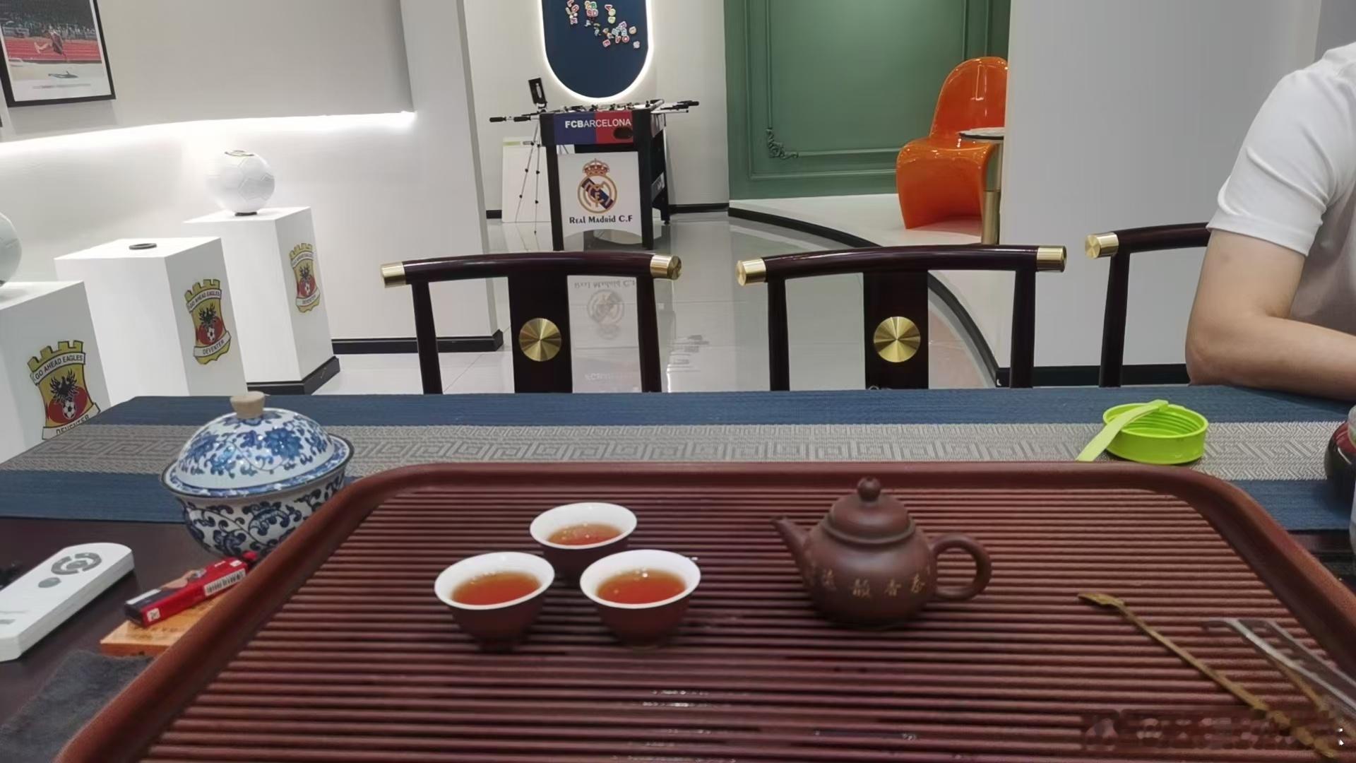 刚一朋友找我抱怨了一通，内容如下：“我真服了，我每天备课就已经很累了，第1次教高