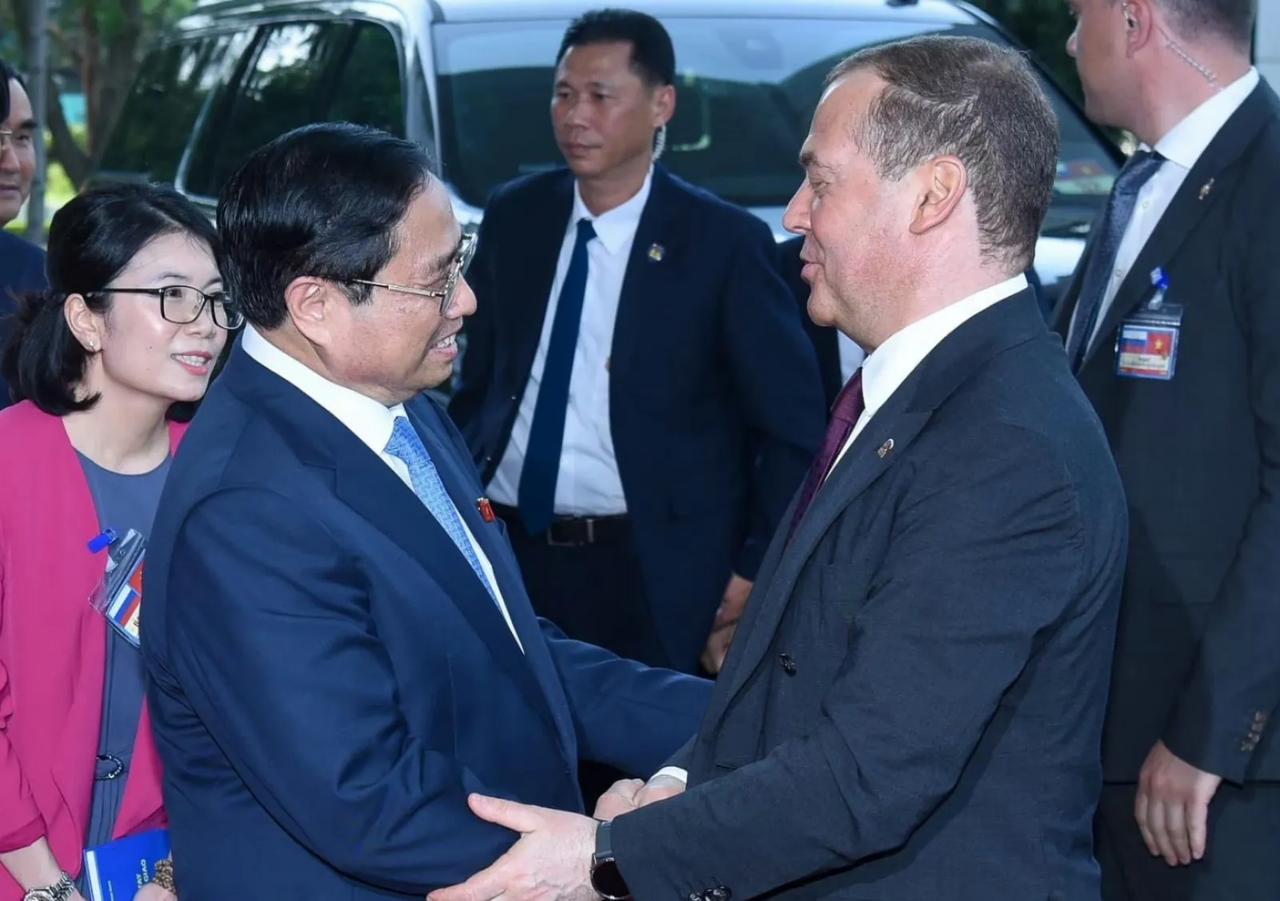 从这一点来看，越南比韩国有骨气，领导人有智慧有担当。越南正走在一条正确的道路上，