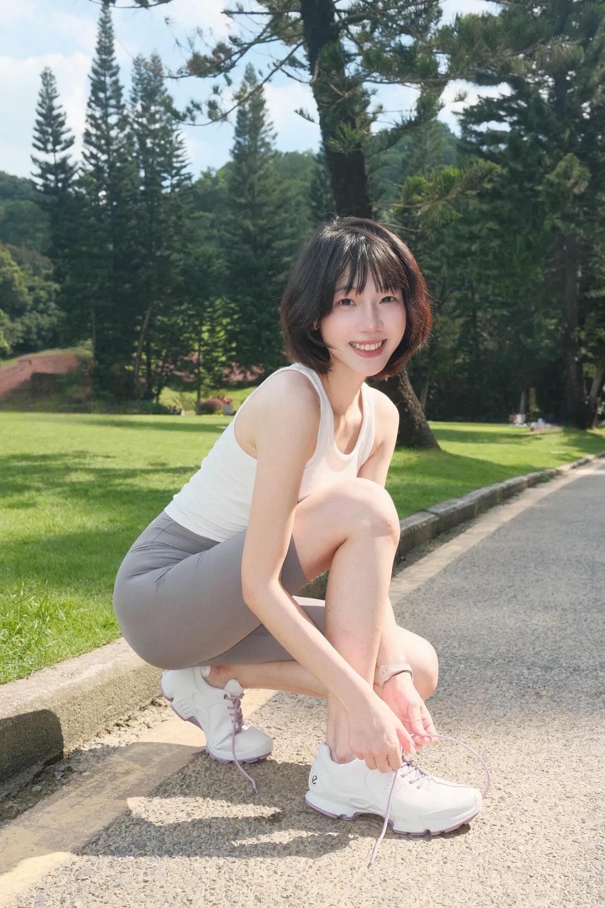 女子笑语盈盈#笑靥如花#活力满满#青春优雅美少女# 时尚运动穿搭
