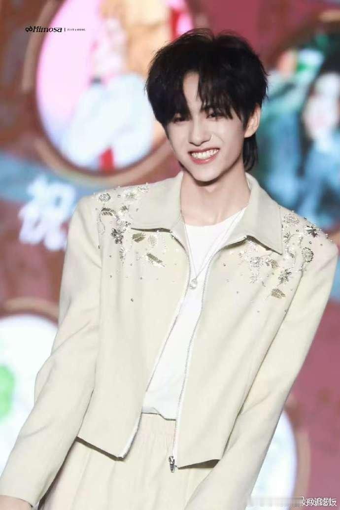 刘轩丞终于要来了！冷萌大学生的形象深得人心，厦门的舞台上将看到更多他的魅力，期待