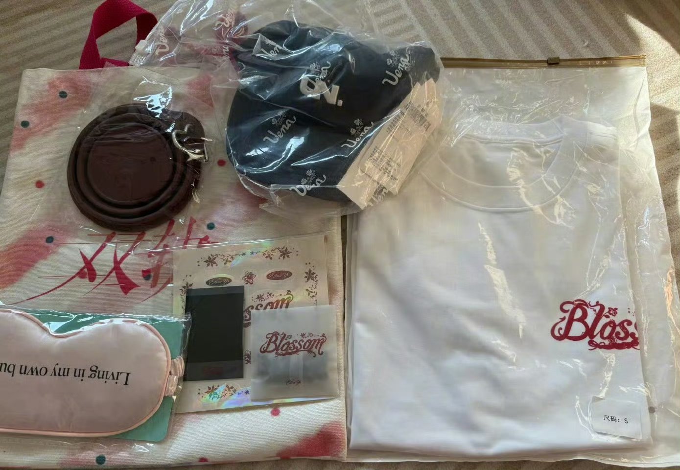 虞书欣双轨伴手礼欣欣子好真诚啊！还准备了伴手礼，和粉丝双向奔赴 