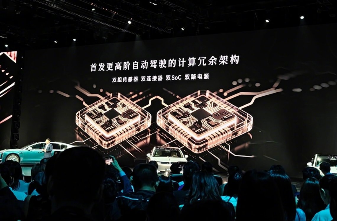 尊界 S800 Grand Design 典藏大观采用了：前向 3 激光双冗余激