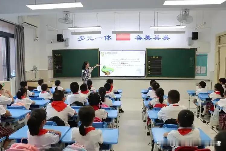 百年名校，也迎来了生源危机
      高中的一名同学，在一个县城的小学当了近十