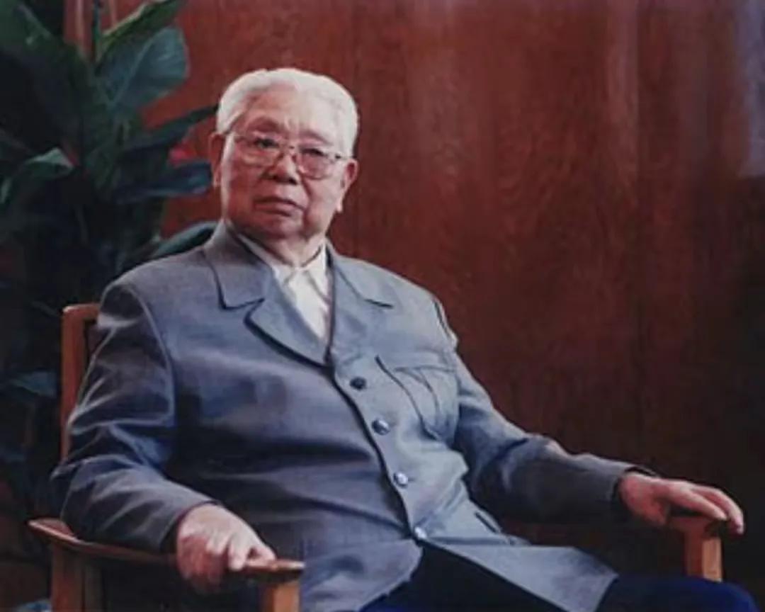 大家仔细看，开国老将军此话一出，全民为之振奋！
1999年，美国轰炸南联盟时，我