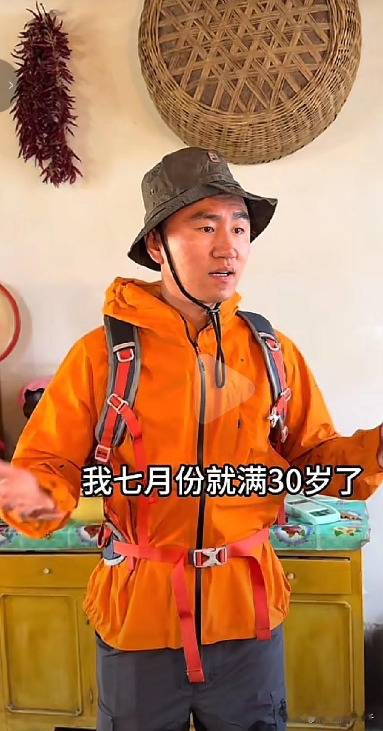 穆萨妈妈是典型的大西北母亲的缩影，家里琐事全靠母亲一人操心，父亲大男子主义不会关