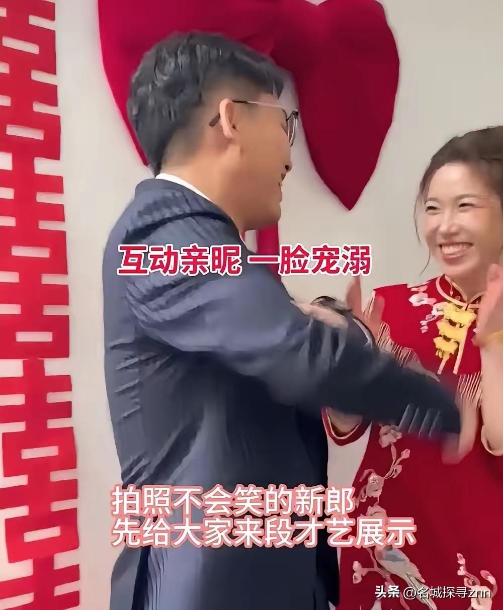 福建一小伙迎娶32岁高中班主任，这事儿在网上可炸开了锅。新郎20多岁，新娘32岁