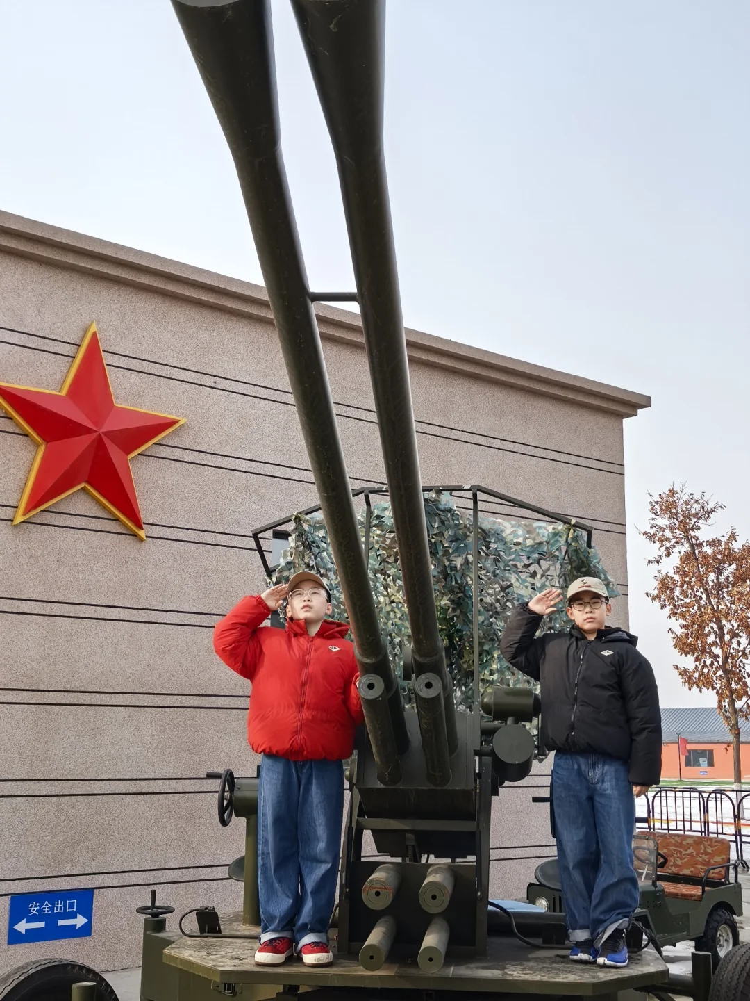 简直是男孩们的快乐老家