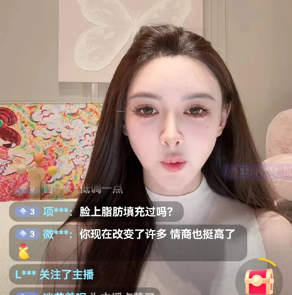黄晓明女朋友叶珂被人问她为什么又开直播了？

叶珂回答：“因为要赚钱呀！我希望所