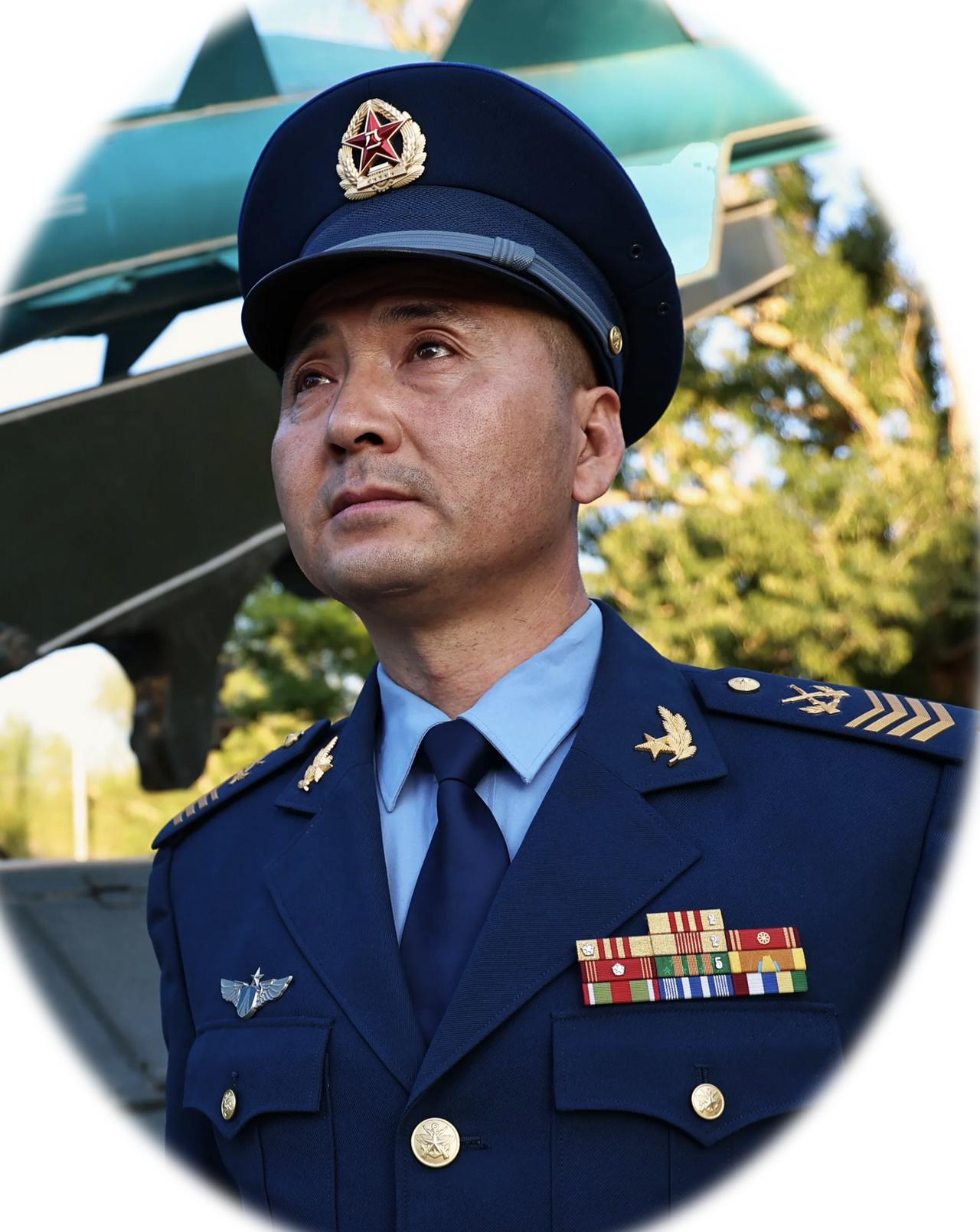 空军某部遥测技师

一级军士长齐仲谋

获全军士官优秀人才三等奖

空军“一级工