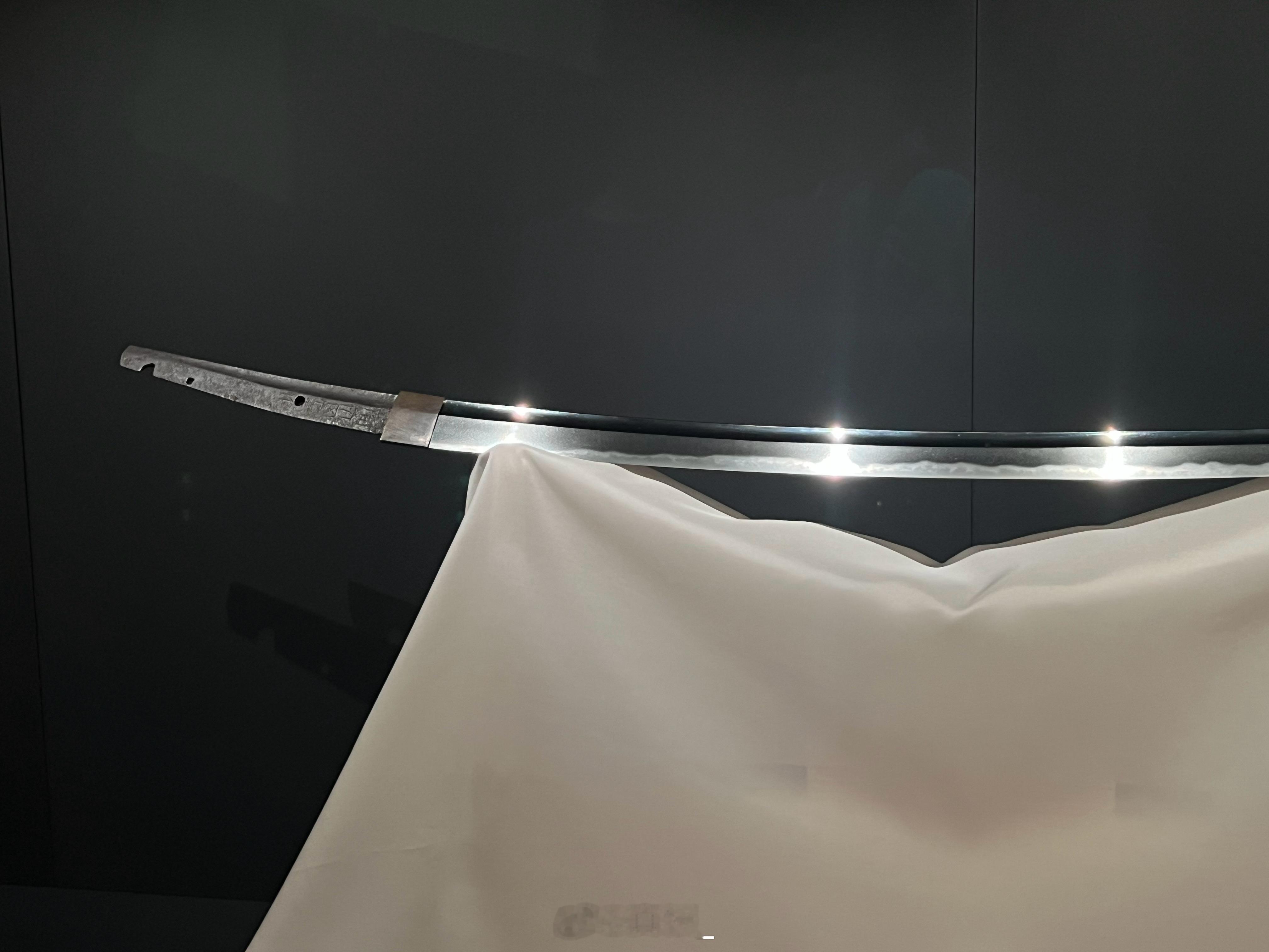 美的如此震耳欲聋（什么形容 