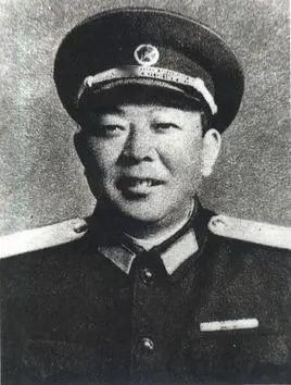 邬兰亭，原名邬荣耀，1917年出生，安徽省金寨县人。1930年参加中国工农红军，