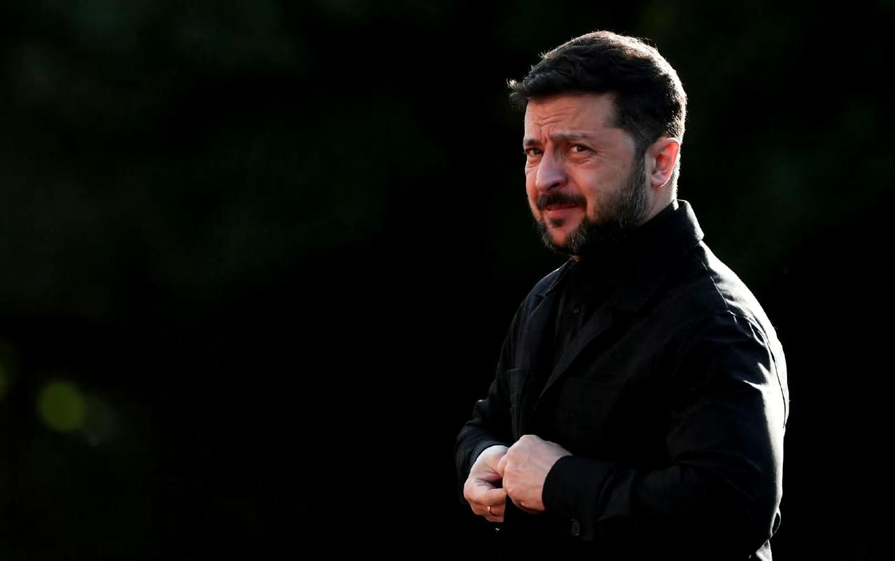 瑞士达沃斯，泽连斯基在会晤特朗普后，抨击欧洲只会作秀。他还调侃欧洲8国派遣数十名