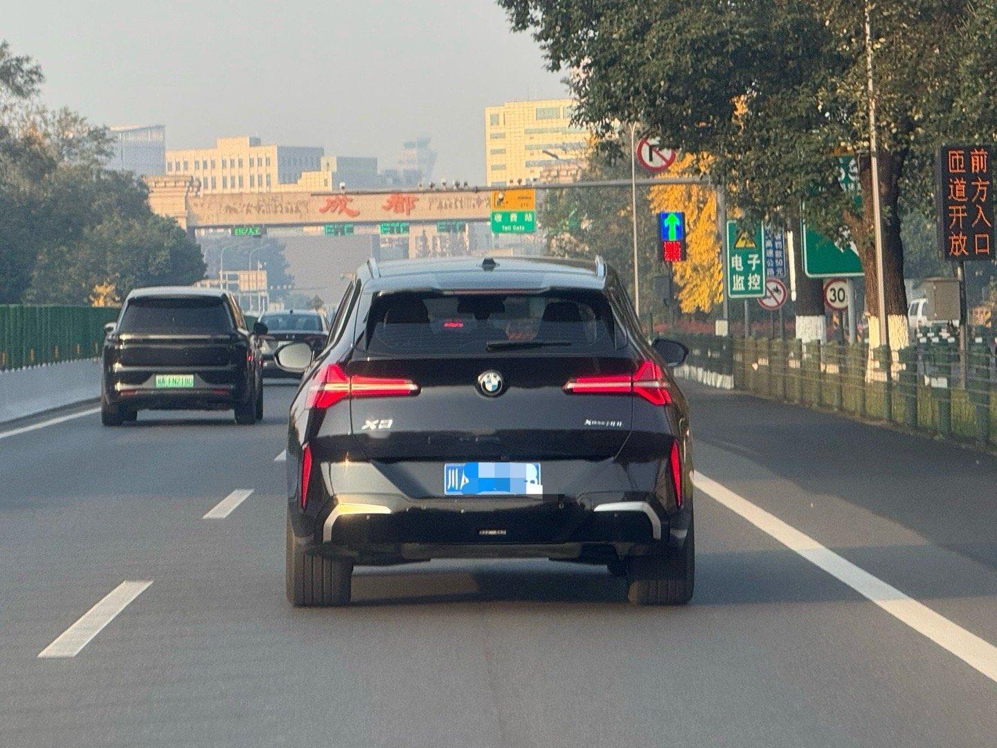 宝马X3现在卖的咋样⚡去机场的路上偶遇了一台，才发现感觉很少在路上看到新款X3。