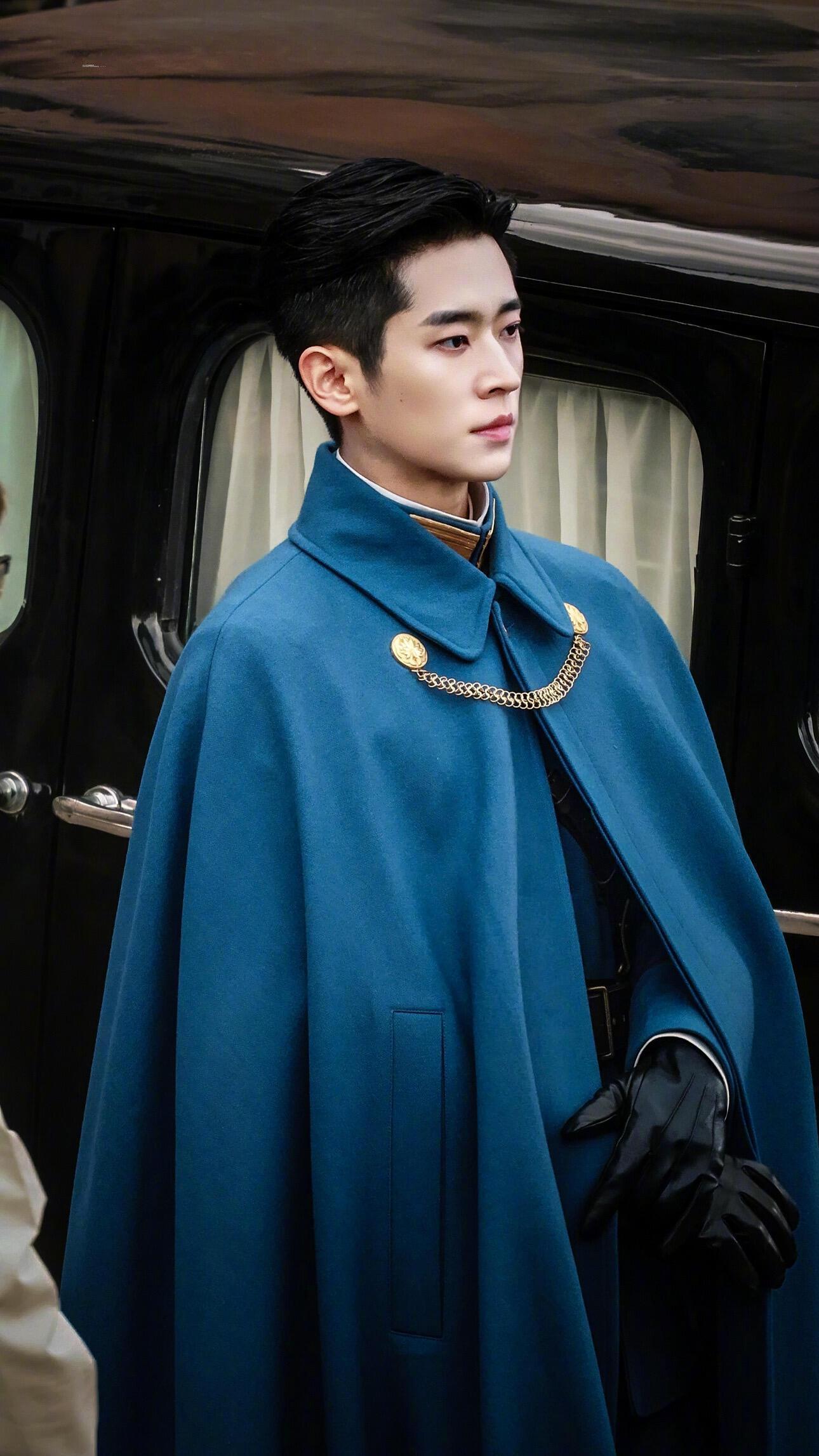 丞磊冷感美学丞磊 民国军装造型 清冷疏离的气质撞上硬朗军装，冷感氛围感瞬间拉满，