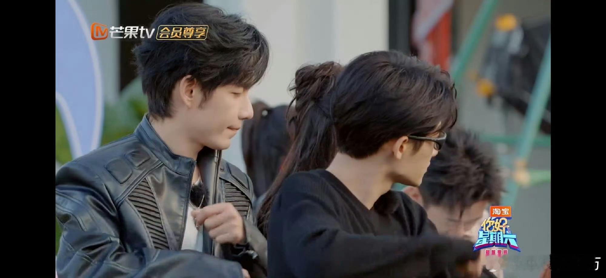 孟子义小学生式学舞哈哈哈欢迎大家收看孟姐学舞！喊着拍子比划动作，虽然看起来有点笨