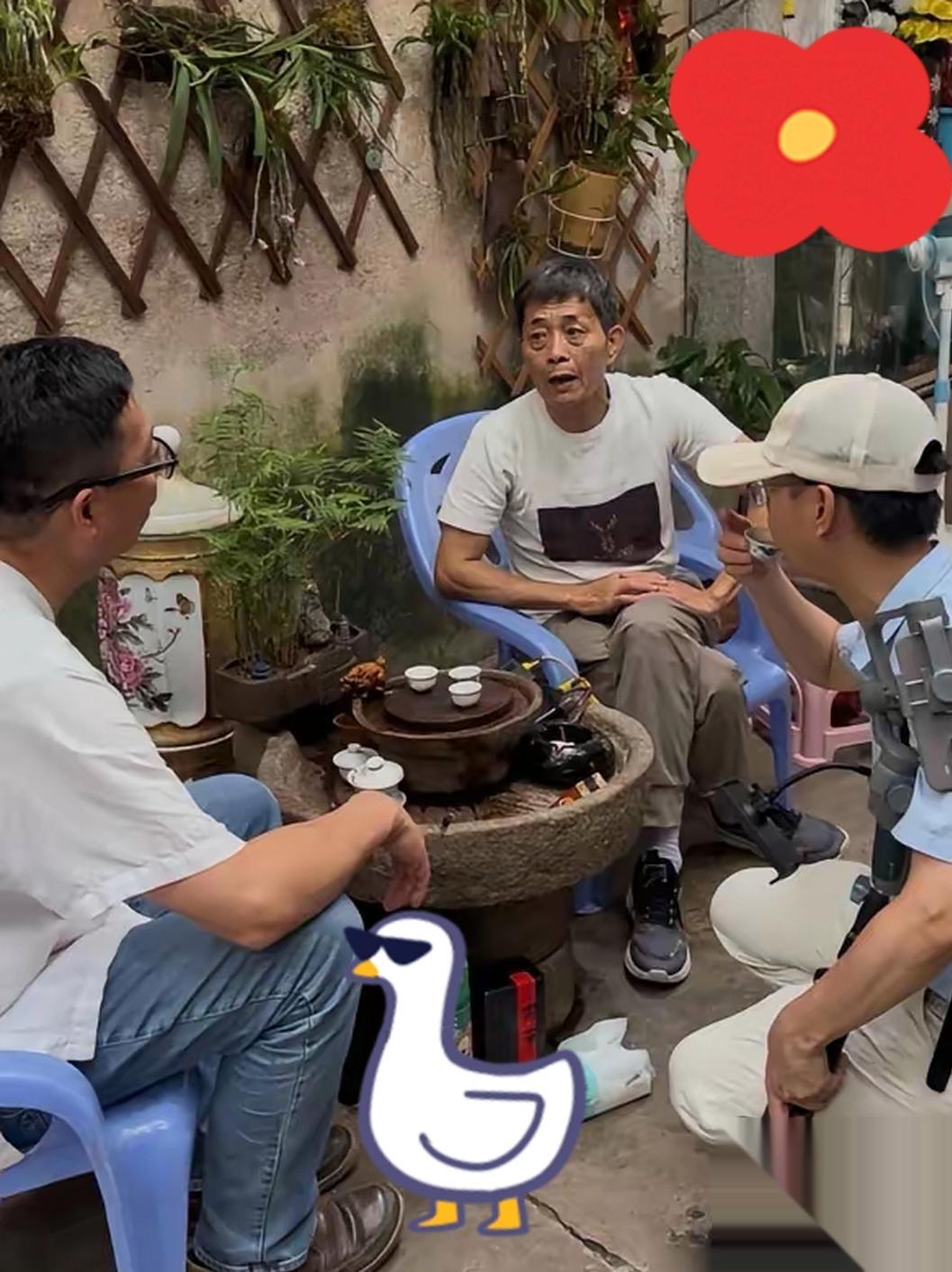 汕头这位大叔可太有意思了！自家老宅白白借给剧组拍戏一整年，一分钱不收。
要我说，